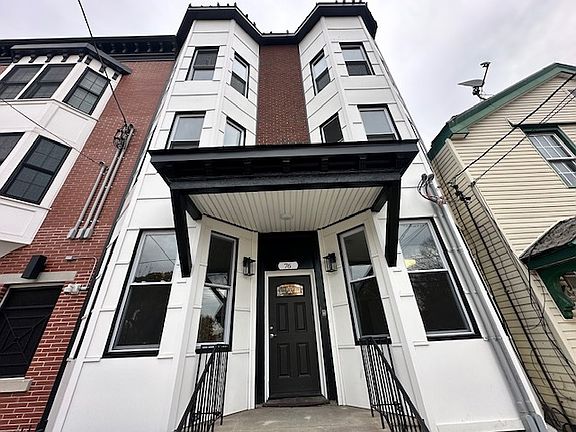 2nd image of 76 Manhattan Ave #11298523