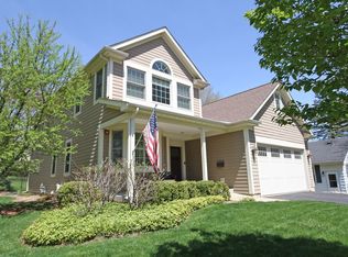 600 Meadow Ln, Libertyville, IL