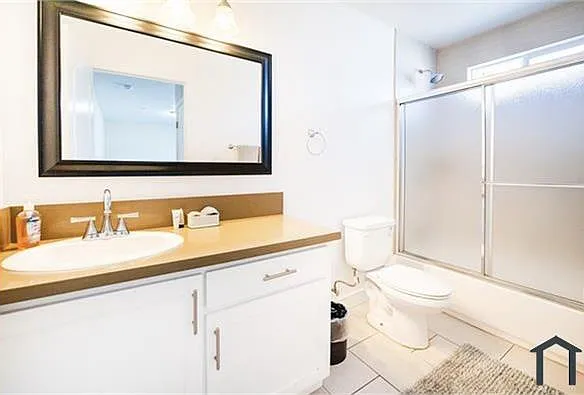 2435 Lancaster Ave — Photo 5