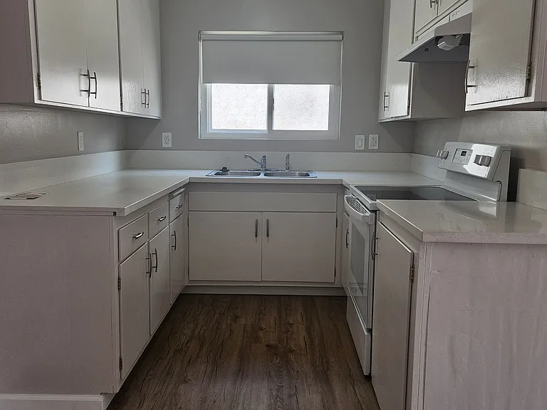 21007 Ladeene Ave #C — Photo 10