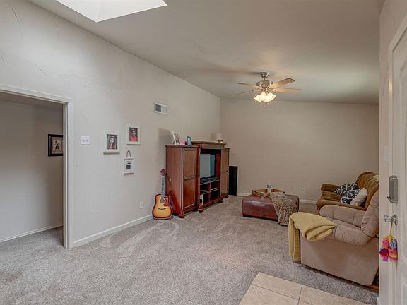4th image of 717 Pinehurst Dr