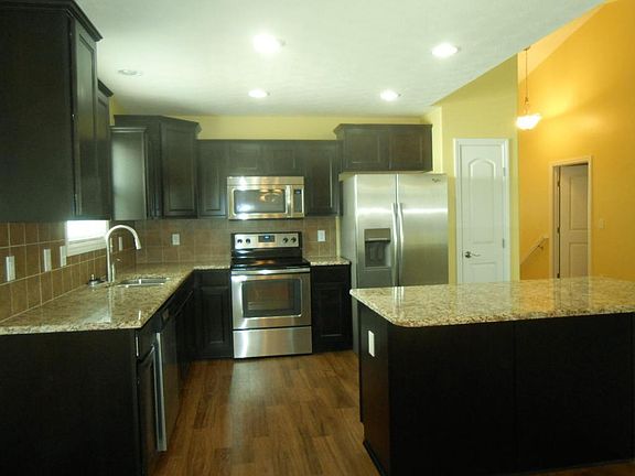 3rd image of 5891 Fultonham Dr