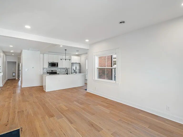 513 N Central St #4 — Photo 8