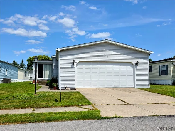123 Golden Pond Est, Akron, NY 14001