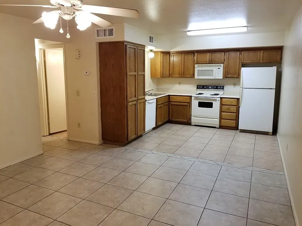 6212 E Greenway St #101
