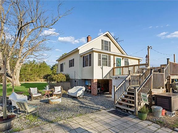 4th image of 3125 Browns Bay Rd