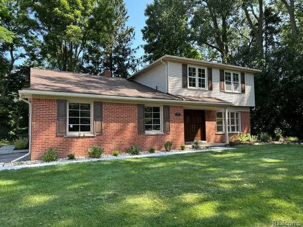 327 Millington Blvd, Bloomfield Hills, MI 48304
