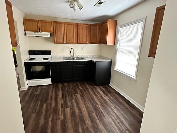 3rd image of 1402 Highlawn Ave