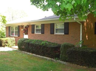 1116 Mineral Springs Dr, Vinton, VA 24179