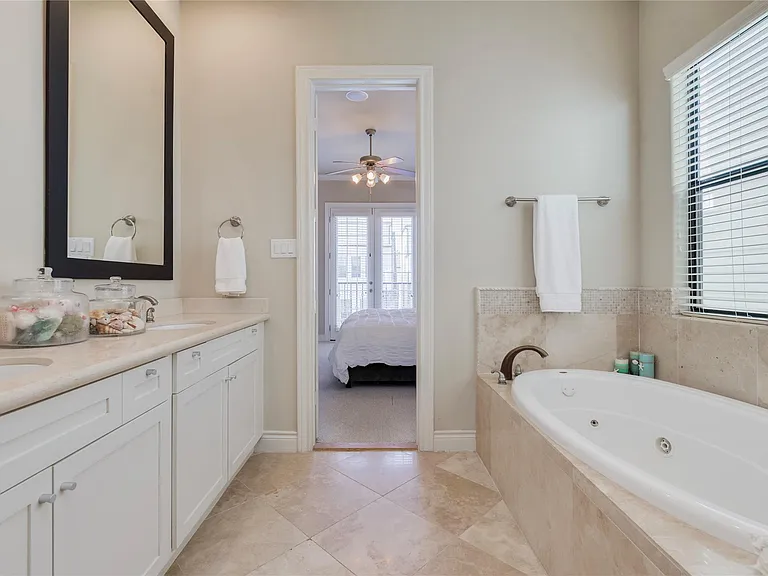 1716 Edwards St — Photo 29