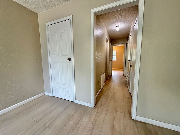5th image of 109 SE 42nd St APT D