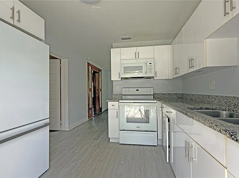 126 Palm Dr — Photo 14