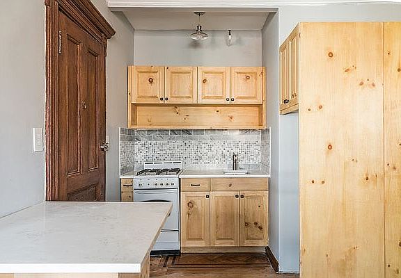 5th image of 576 Macon St #2F