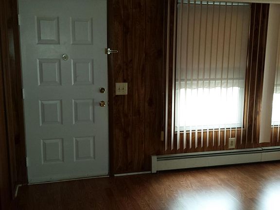 4th image of 23 Greenville Ct