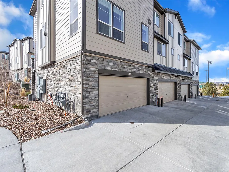 1554 Castle Creek Cir — Photo 21
