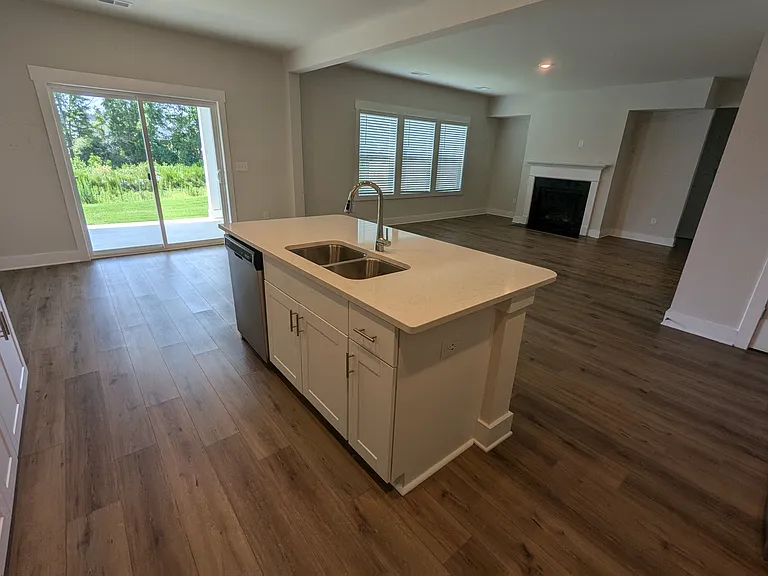 416 Roderick Ln — Photo 6