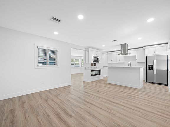 4th image of 255 37th St N #1