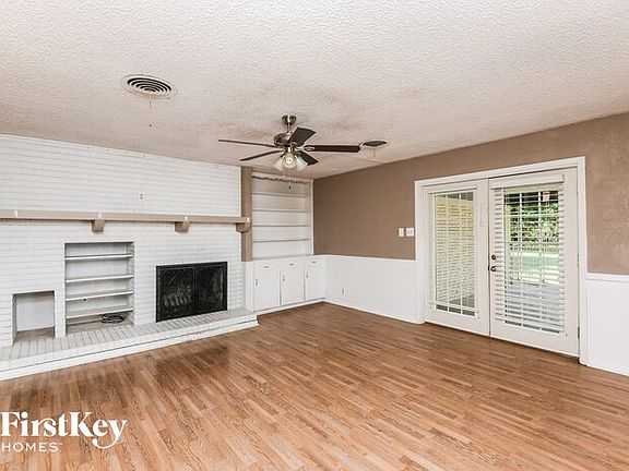3rd image of 711 Cozby St N