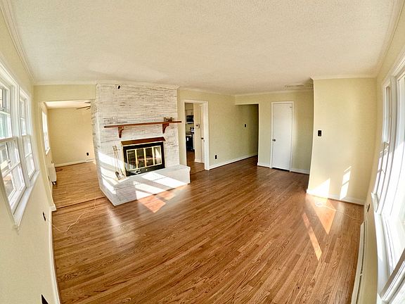 4th image of 1608 Lincoln St
