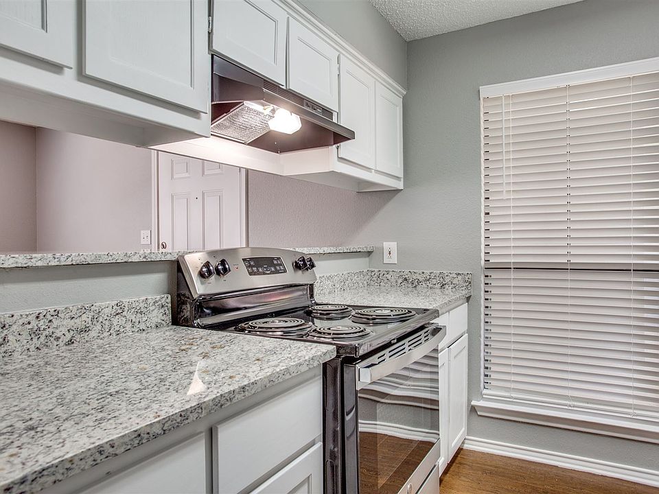 1005-n-austin-st-unit-17-denton-tx-76201-2-High-Res-13