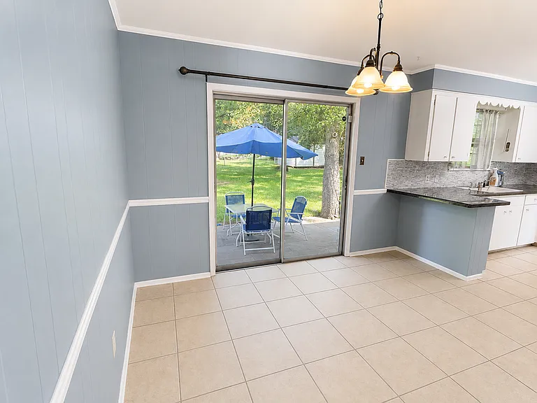 103 Hanover Dr — Photo 4