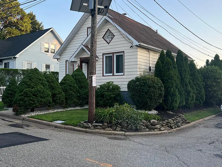 14 Nelson Ave — Photo 2