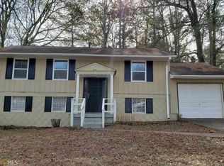933 Martha Dr, Forest Park, GA 30297