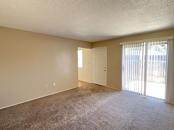 4th image of 4712 Summertree Ln APT B