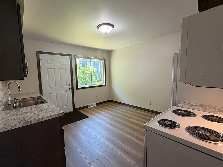 1116 Spruce Dr — Photo 4