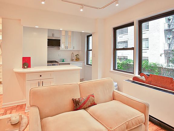 4th image of 55 E 9th St APT 2R