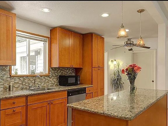 5th image of 15711 5th Ave NE