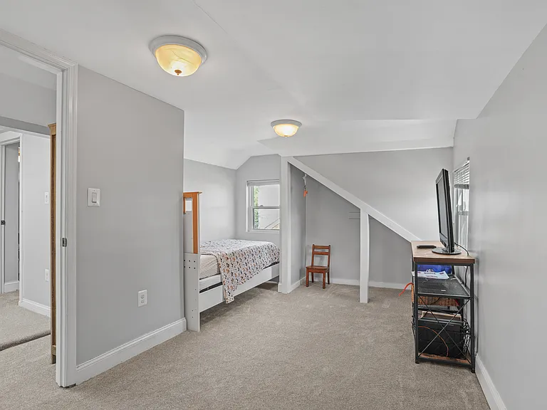 310 Maryland Ave — Photo 22