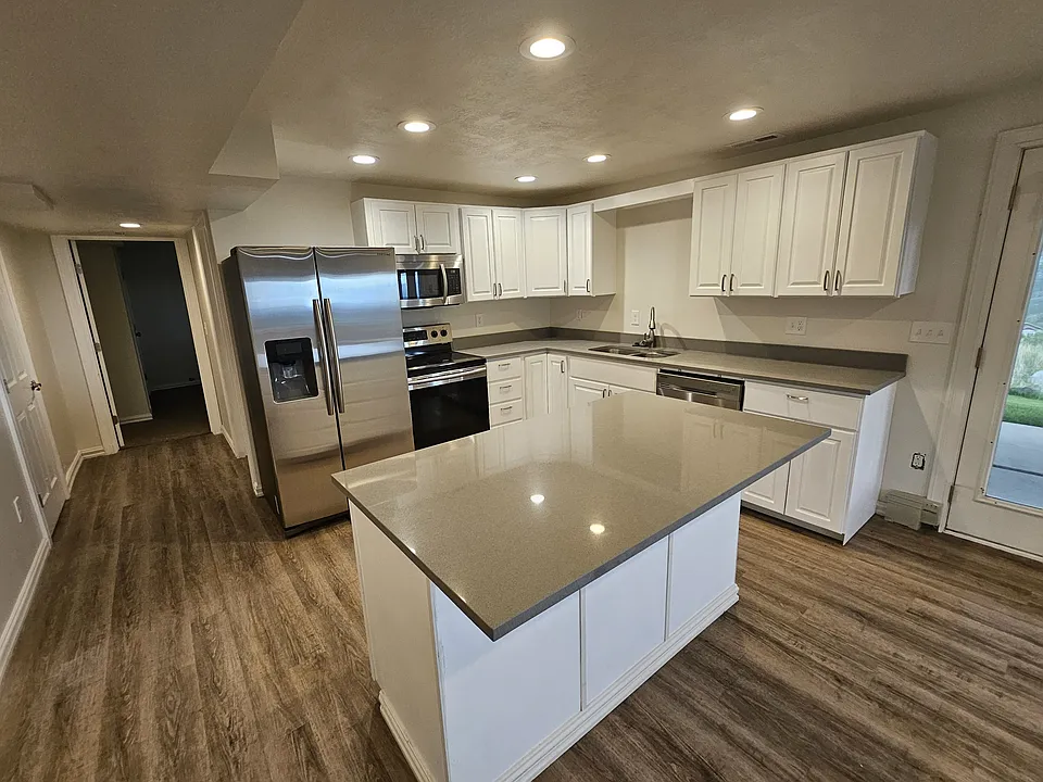 1871 E Vista Ridge Ct