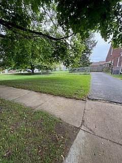 4th image of 18598 Henry St