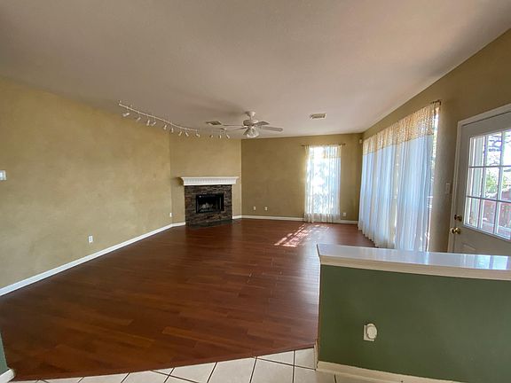 4th image of 2647 Lakehills St