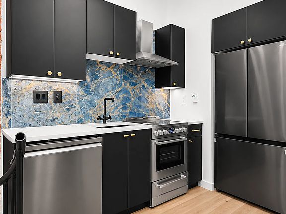 3rd image of 727 Knickerbocker Ave #1A