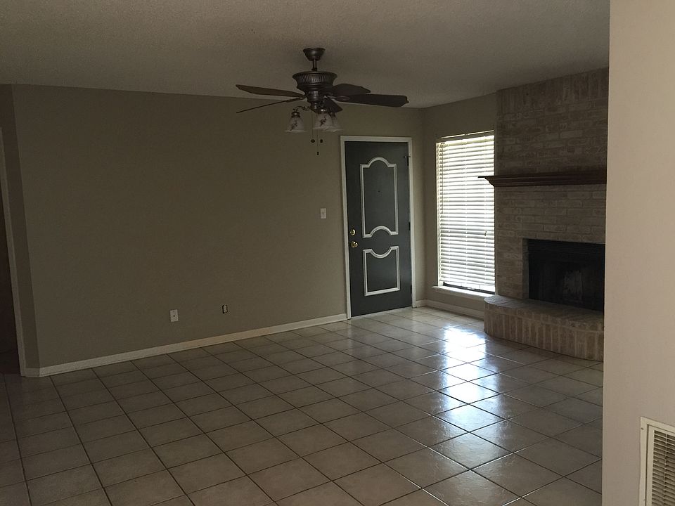 1st image of 103 Queenswood Trl