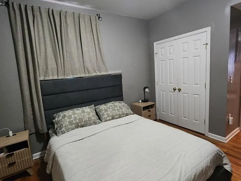 245 W Grand St — Photo 6