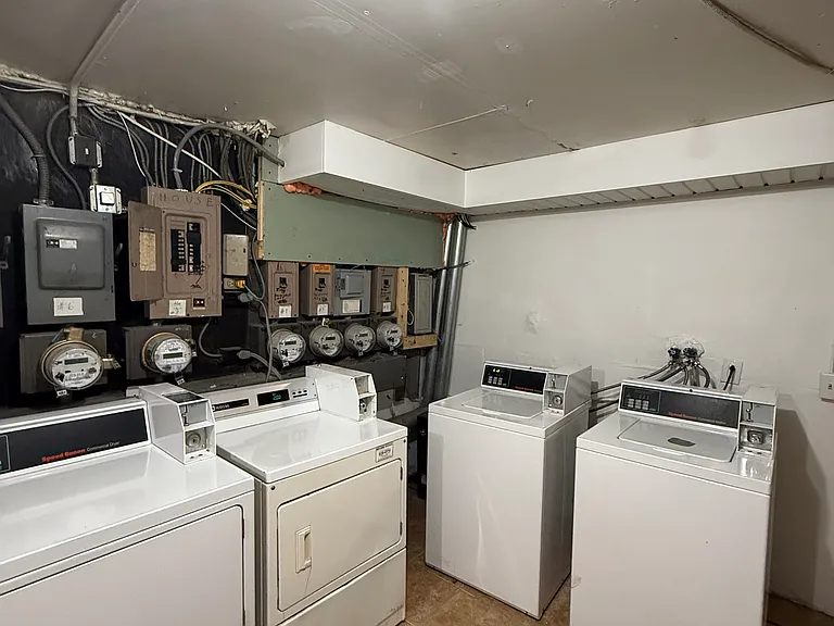 61 Warwick St #8 — Photo 12