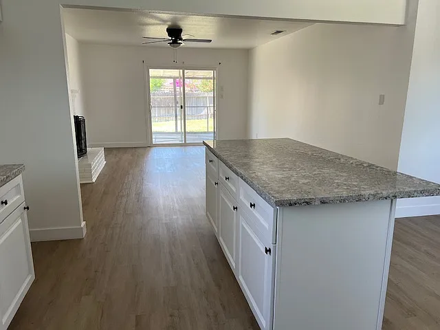 Building Photo - 8837 Los Olivas Ct