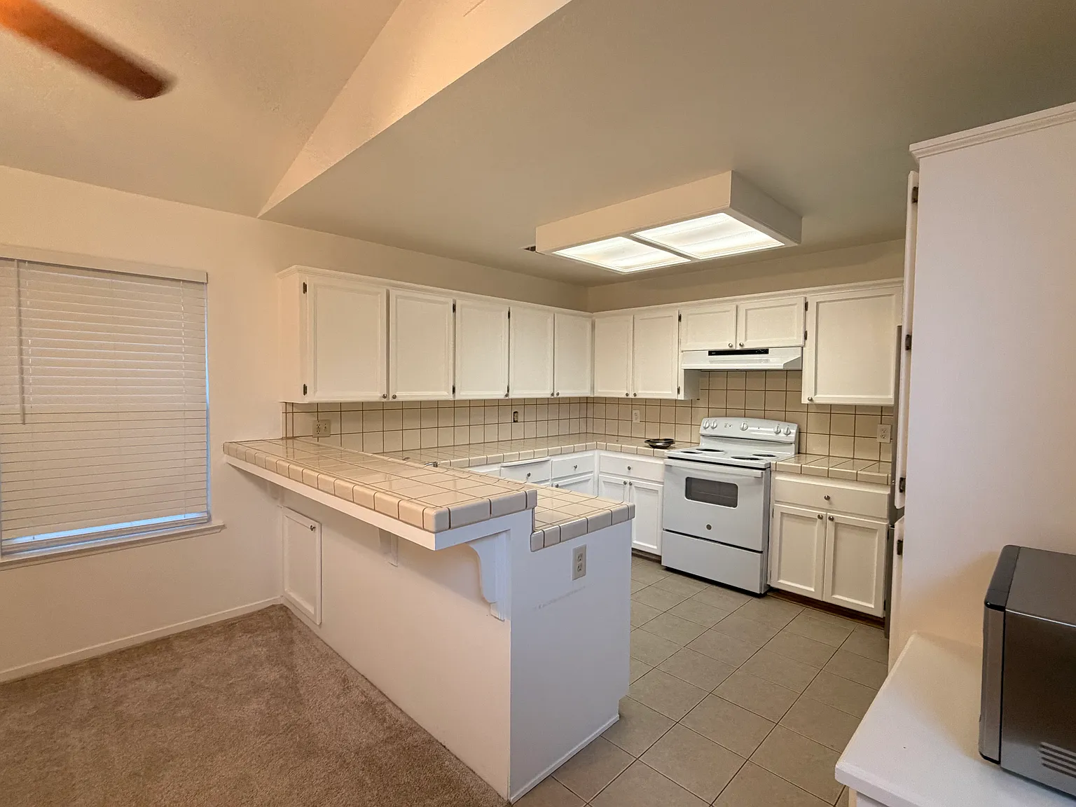 4 bed, 2497 sqft, $2,750 — Photo 2