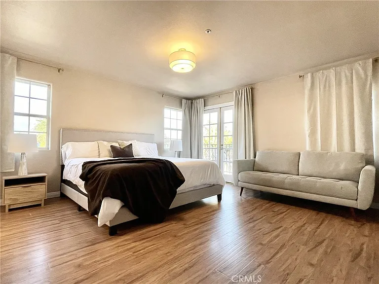 1227 S Pine St — Photo 15