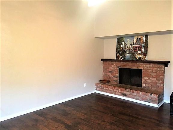 3rd image of 924 Middle Cove Dr
