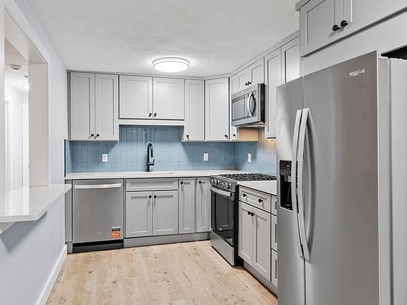 2nd image of 20 Colonial Dr Unit 10