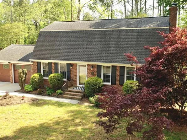 15 Carriage Hill Dr, Poquoson, VA 23662