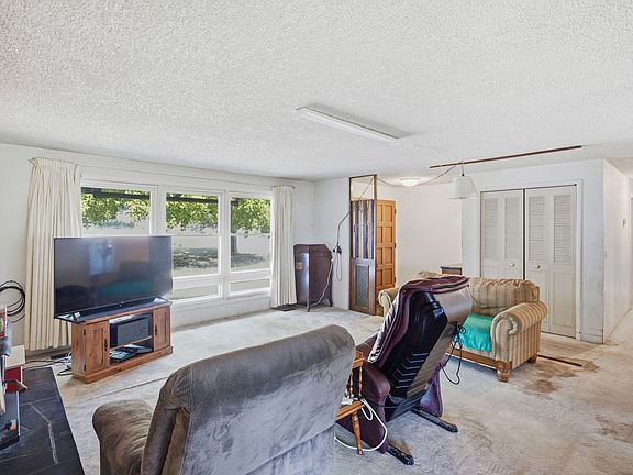 4th image of 3007 Erline Way