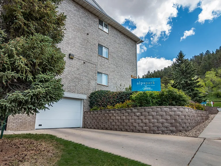 Alps Park Apartments — Photo 20