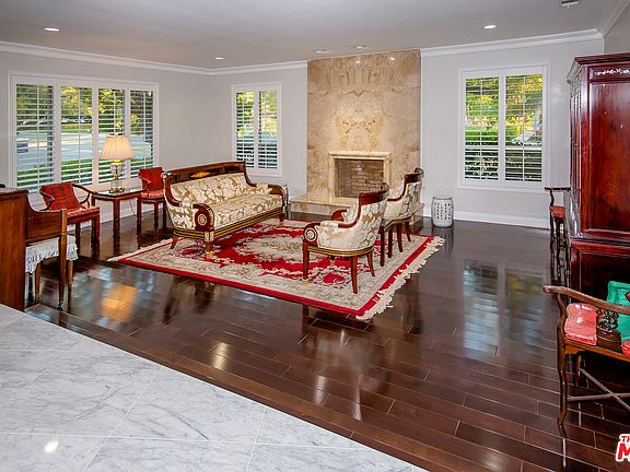 4th image of 2390 Montecito Dr