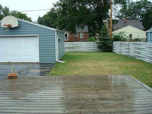 Deck and fenced yard