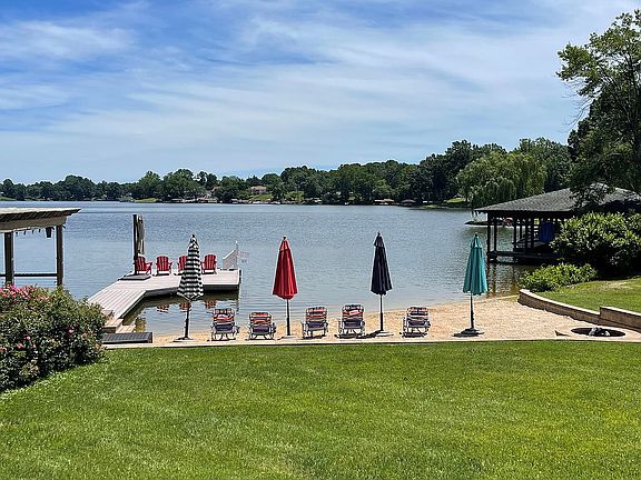 4th image of 1737 N Lakeshore Dr